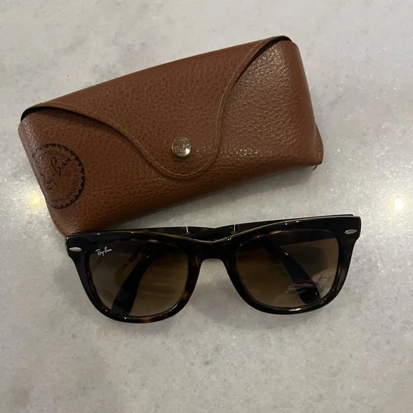 Ray-Ban Folding Wayfarer Tortoise Sunglasses - Picture 9 of 9